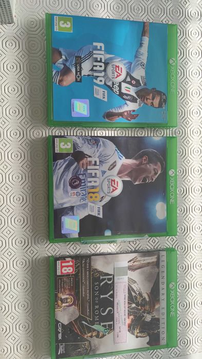Xbox One + 3 jogos com 2 comandos