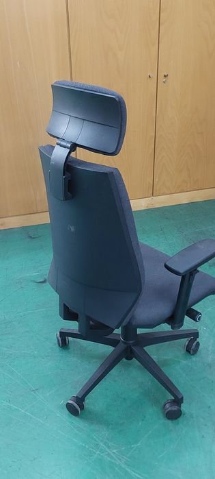 Cadeira costa alta com de cabeca