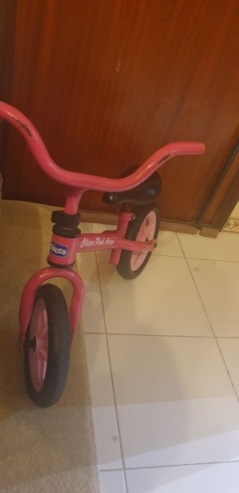 Bicicleta de equilíbrio da chicco para crianças