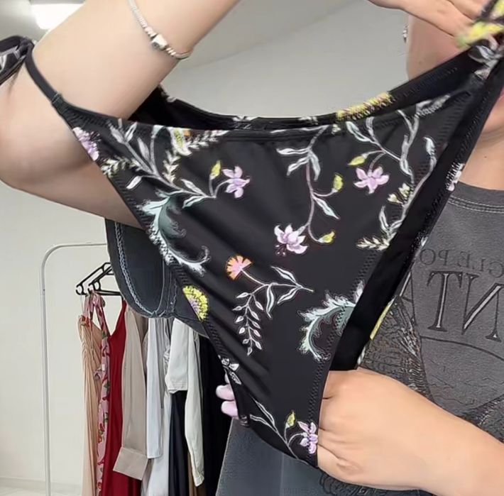 Жіночі плавки H&M.