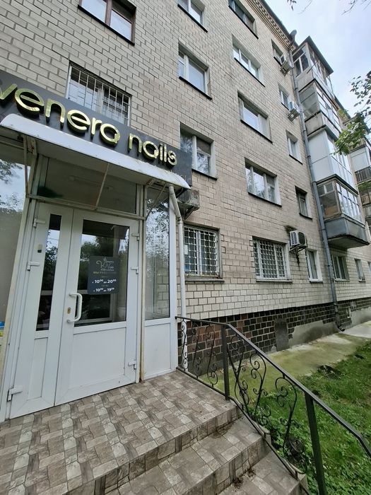 Продаж комерційного фасадного приміщення