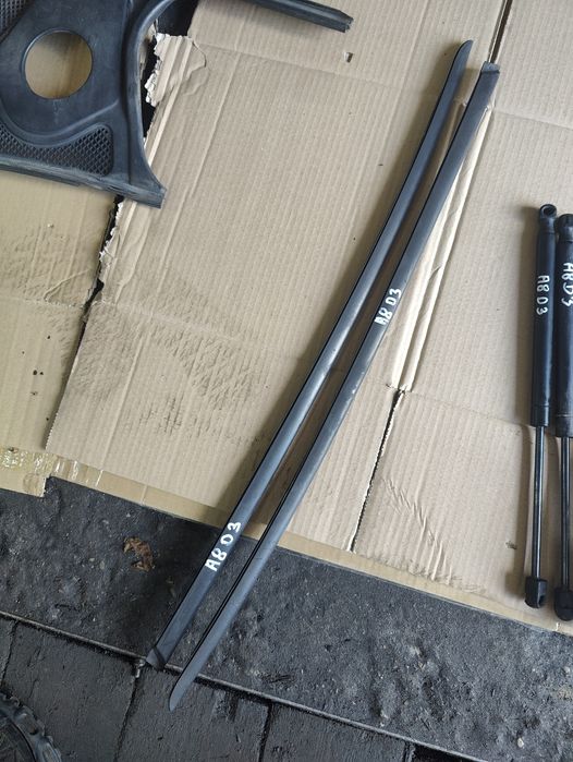 Audi A8 D3 listwa szyby czołowej