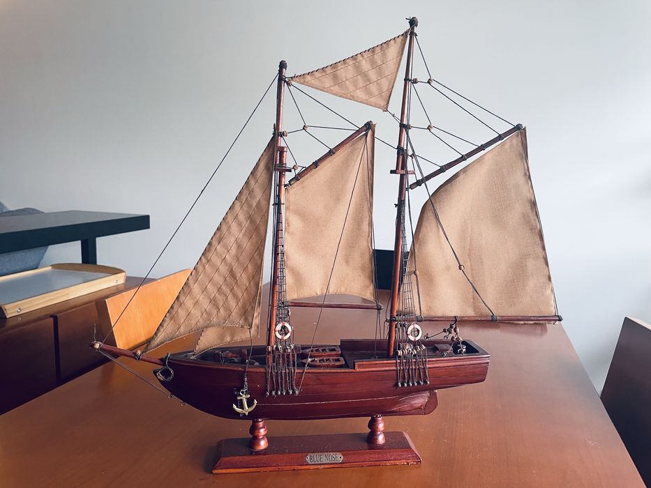 Modelo barco madeira