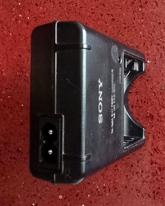 Carregador de Pilhas Sony