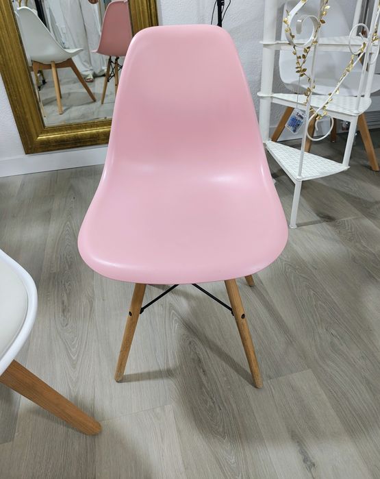 Cadeira cor de rosa , 13€