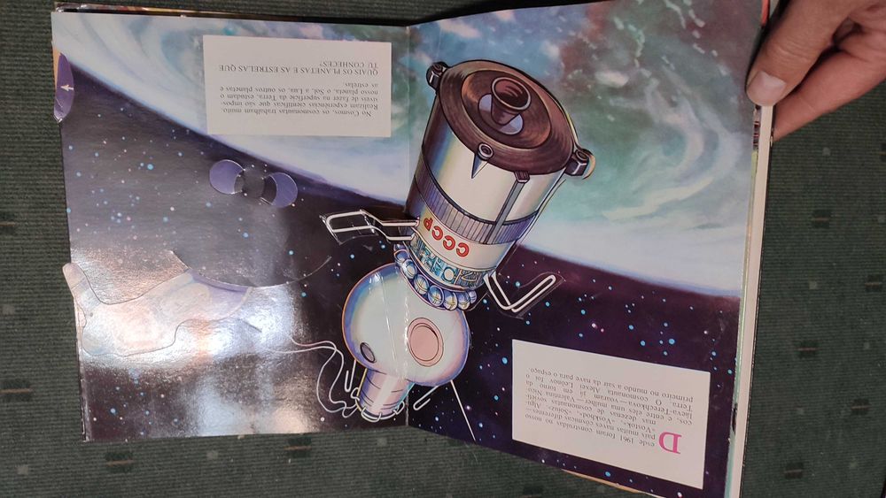 Livro Infantil Rumo ao Cosmos - V. Sevastianov - Editado na URSS