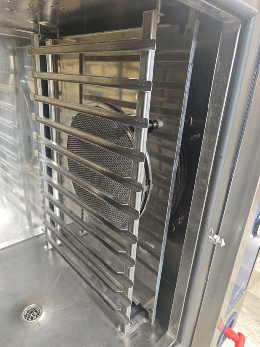 Пароконвектомат з автомийкою 11 рівнів Eloma genius