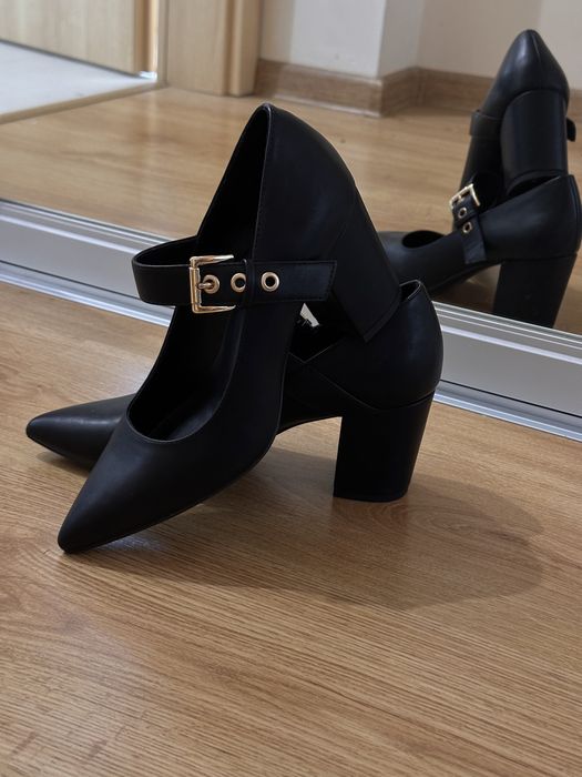 Buty na obcasie klasyczne