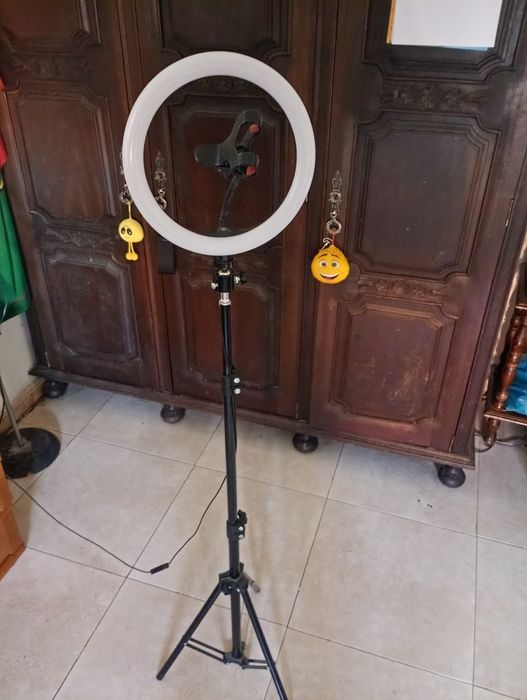 Tripé com anel de luz