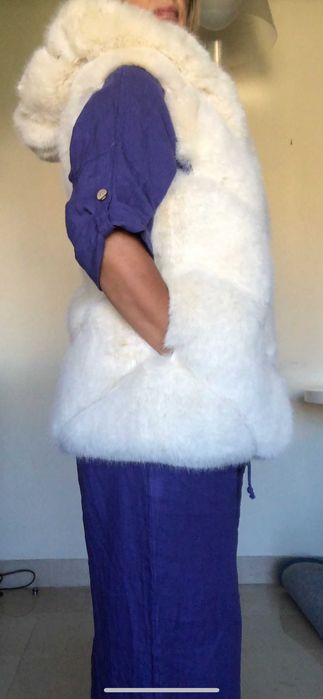 Colete pêlo sem mangas com capuz