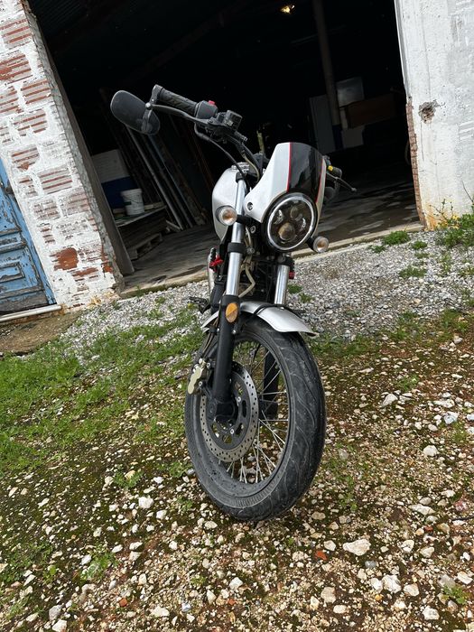Moto 125cc marca UM scrambler X