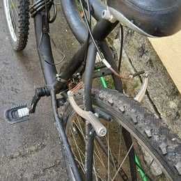 Bicicleta com velocidades Shimano.  Roda- 26. Falta cabo de  travão da roda de trás. Para desocupar.