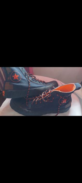 Sapatilhas marca All Star estão em excelente estado de conservação