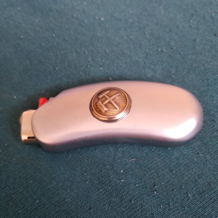 Etui na zapalniczkę typu BIC z godłem górniczym