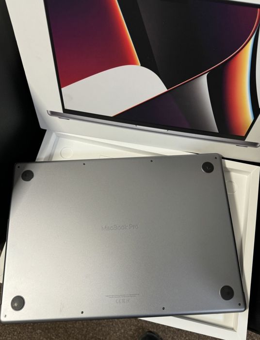 MacBook Pro 2022 / Apple M1 Pro / 512 Gb / 16 Gb

RAM / Space gray |