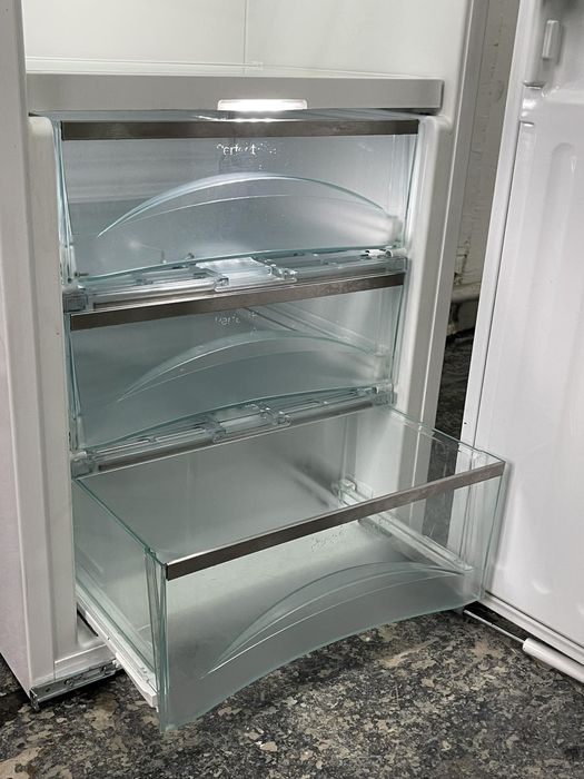 Холодильник вбудований Miele K 37683 iDF