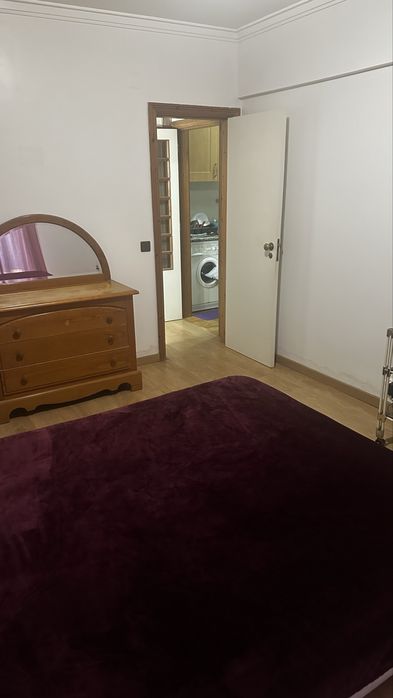 Aluga-se quarto na costa da caparica