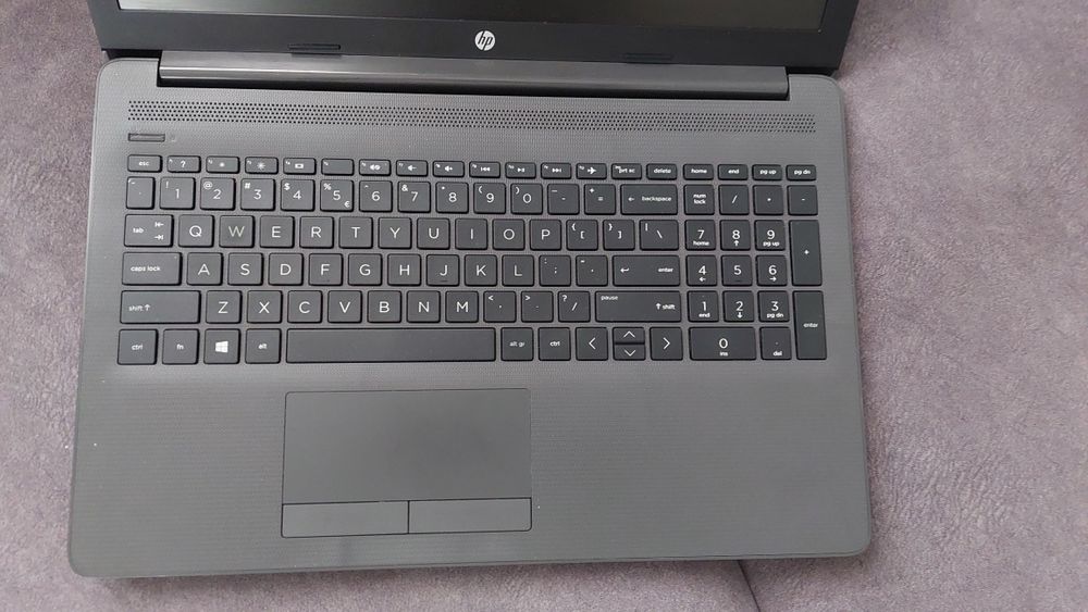 Laptop hp 255 g7