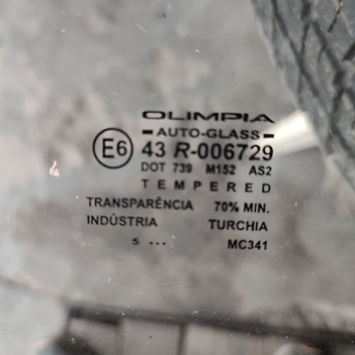 Переднее правое стекло на Peugeot expert