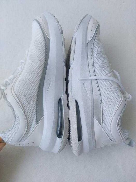 Жіночі білі кросівки nike wmns nike air max ap