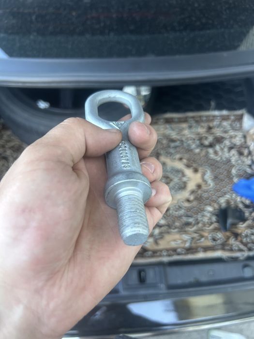 Буксировочная петля Volkswagen Touareg, Porsche Cayenne. Оригинал.