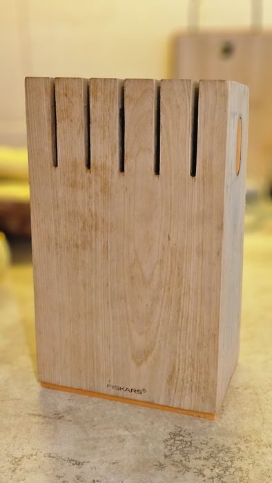 Drewniany stojak na noże.