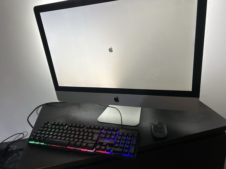 iMac Apple 21,5” (Meados 2010) + Teclado e Rato – Pronto a usar