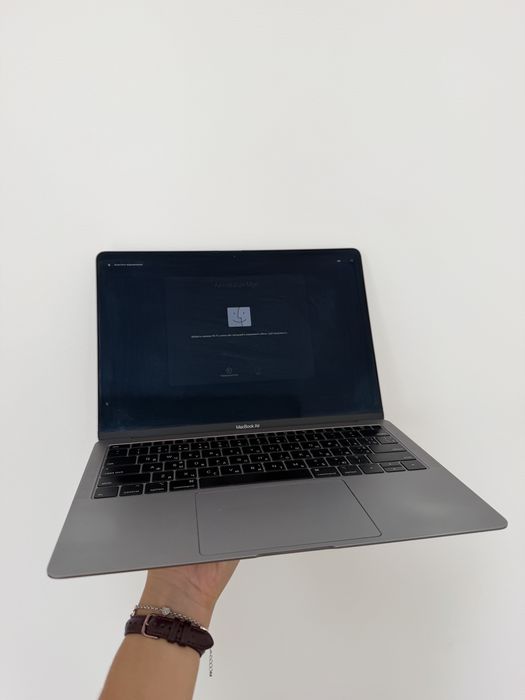 MacBook Air Retina 13″ 2019, i5, 8/256 ГБ, ідеальний стан