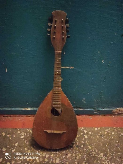 Продам мандолину 8-ми струнную