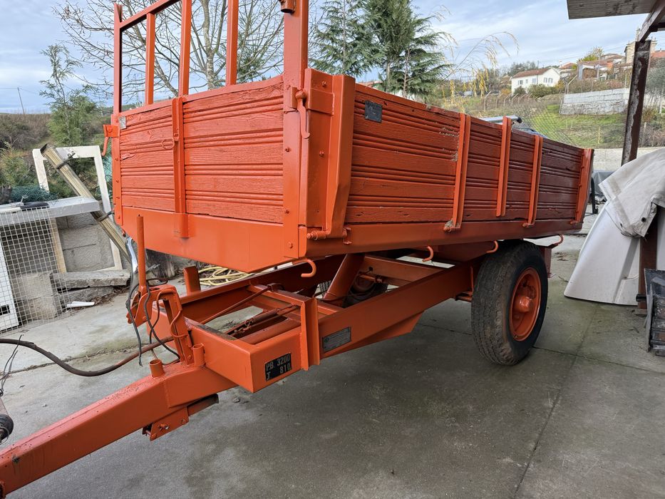 Reboque agricula basculante