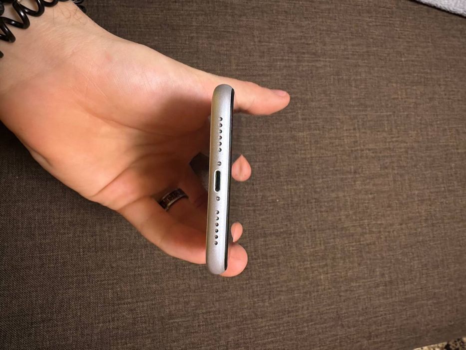 Продам iphone XR 128gb