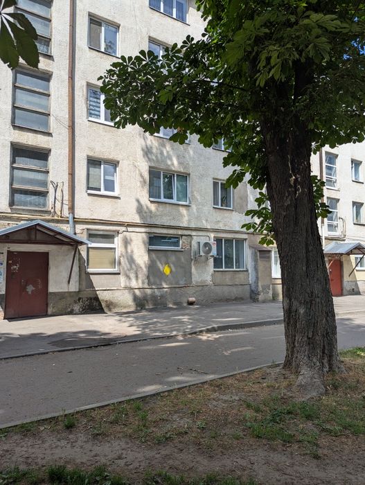 Продаж! 2 кімн.з роздільними кімнатами по Львівській.
