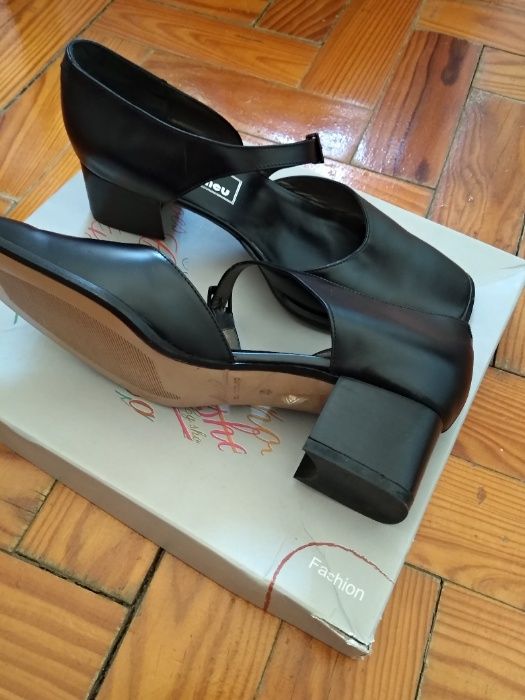 Sapatos de couro nº 38