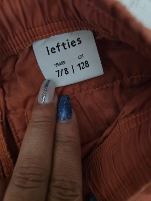 Conjunto de calções bege e cor de tijolo tamanho 7-8 anos da lefties