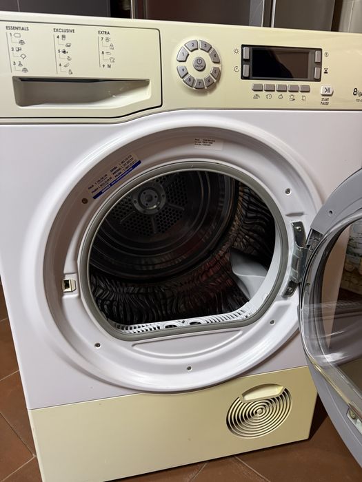 Maquina de Secar Roupa Hotpiont Ariston com avaria