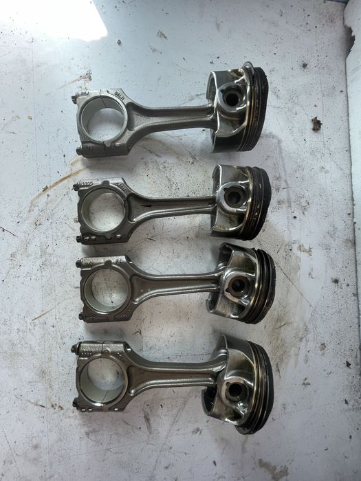 Поршня шатуни 2.0 tfsi пробіг 20 тис