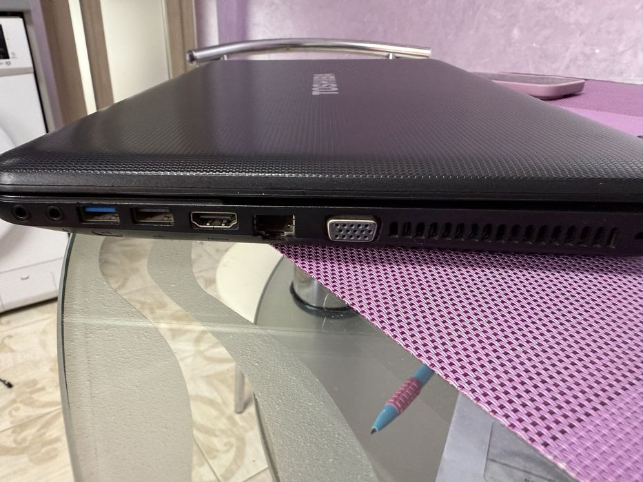 Б/в Ноутбук Toshiba Satellite C850 15.6" 1366x768