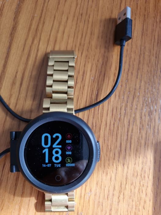 Smarwatch Avon złoty super stan