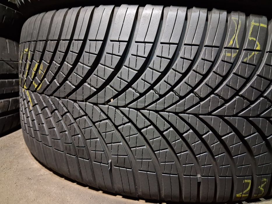 255/35 R20 Goodyear Vector 4Seasons Gen-3 шины б/у