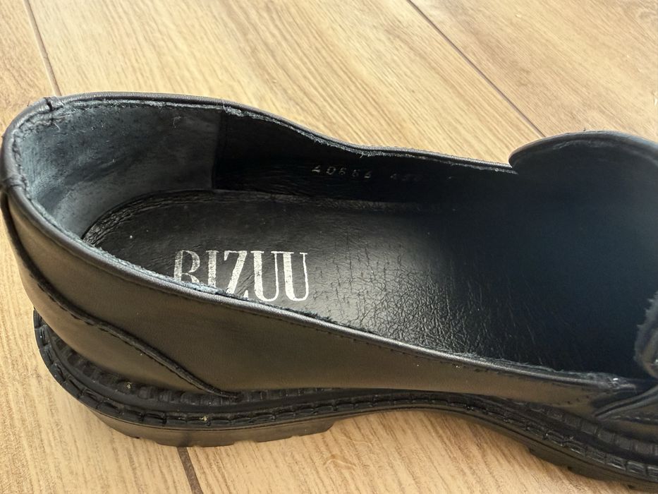 Czarne mojasyny Bizuu