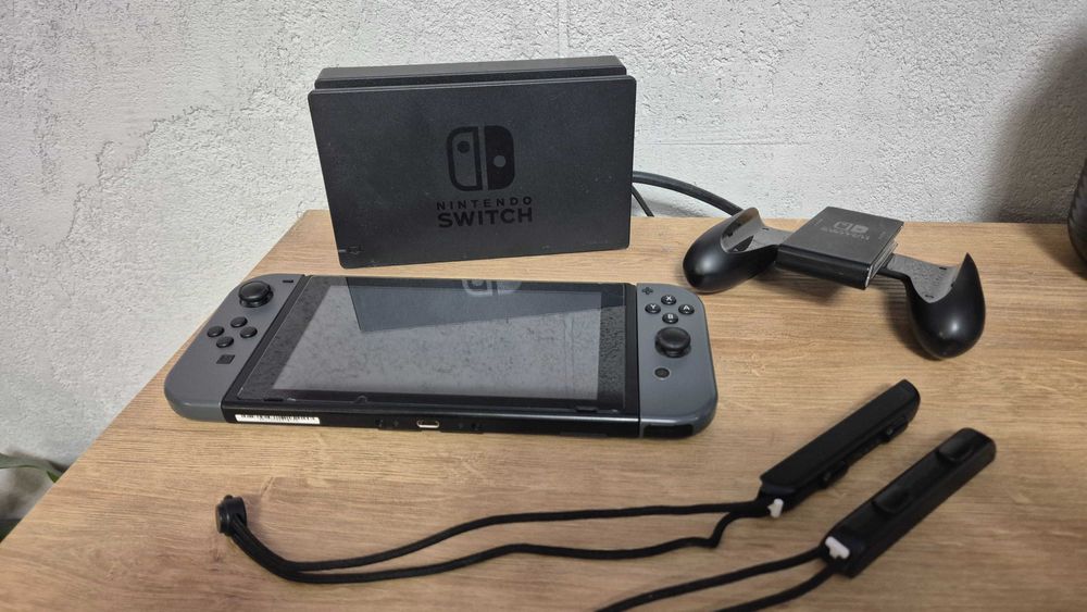 Nintendo Switch V2 + 8 gier