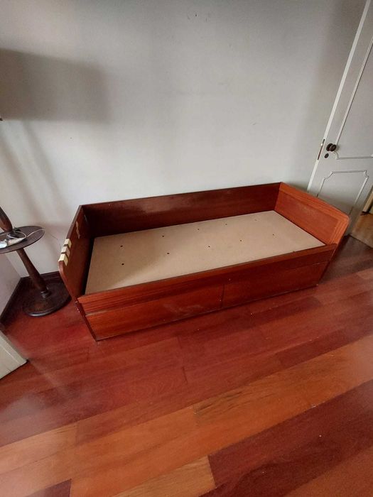 Mobilia_Cama_Sofas_Cadeiras