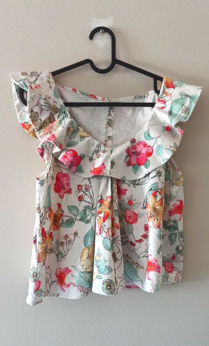 Blusa floral com gola