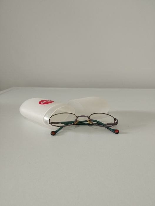 Armação de metal colorida para criança