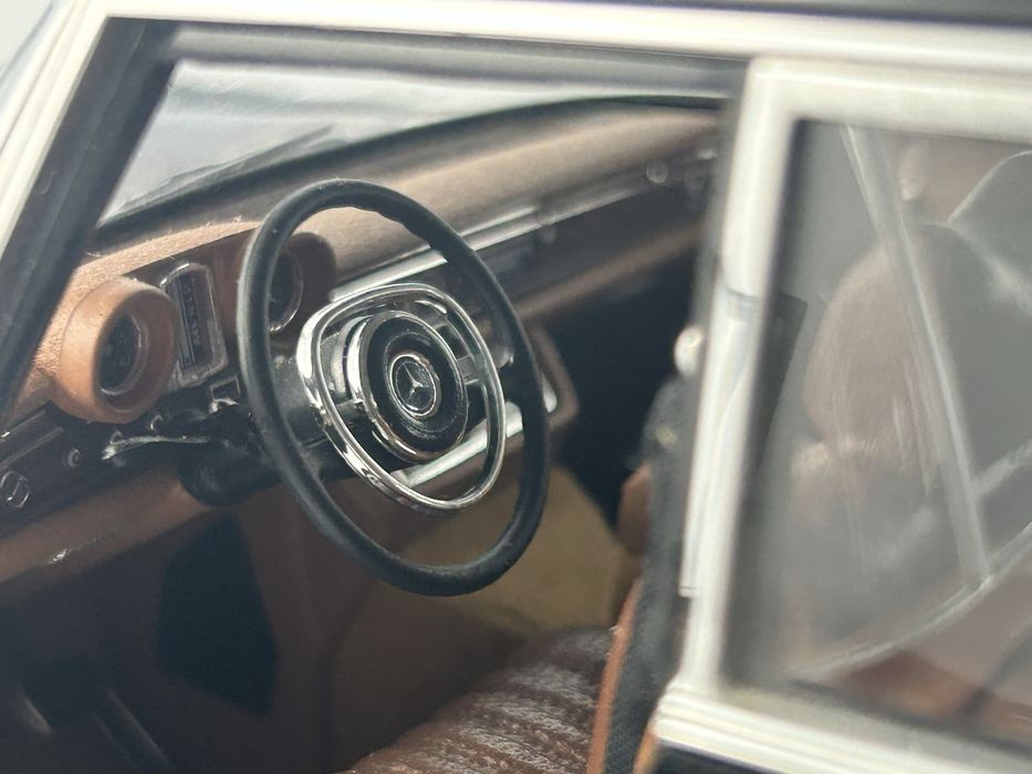 AUTOart Mercedes 600 W100 Pullmann 1/18 czytaj opis