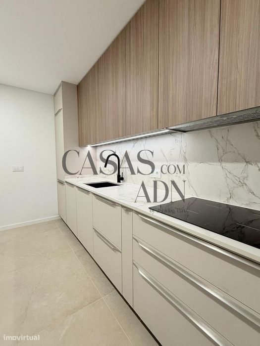 Moradia T4 nas Agras do Crasto em Aradas.