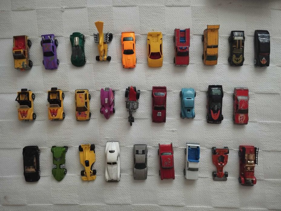 Mala e Carrinhos HotWheels (x28)