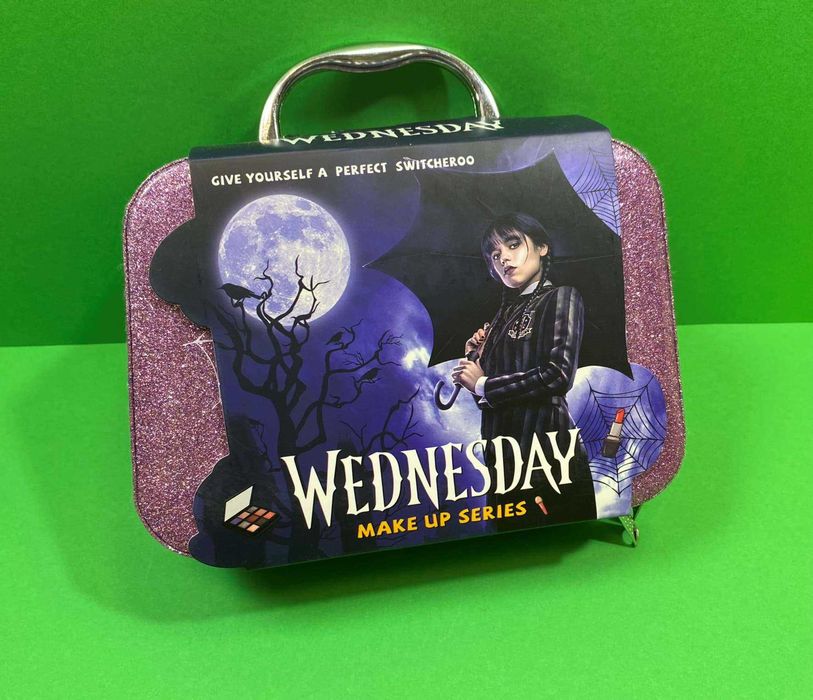 Детская косметика в чемодане венздей