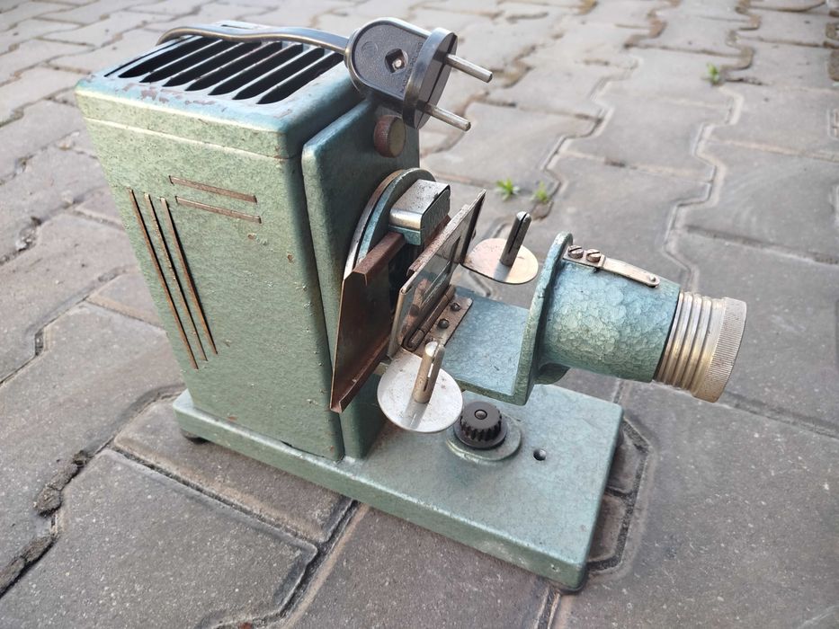 Rzutnik Slajdów filmów na kliszy PRL projektor do bajek