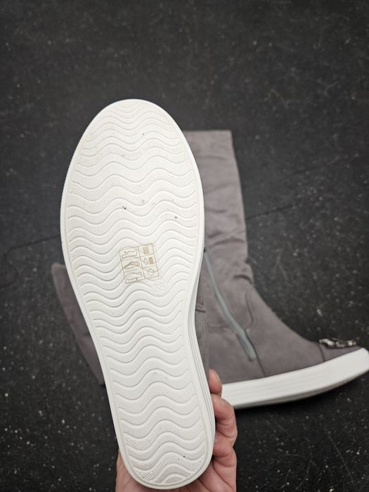 Piękne buty na koturnie letnie kozaki zamszowe z dżetamia